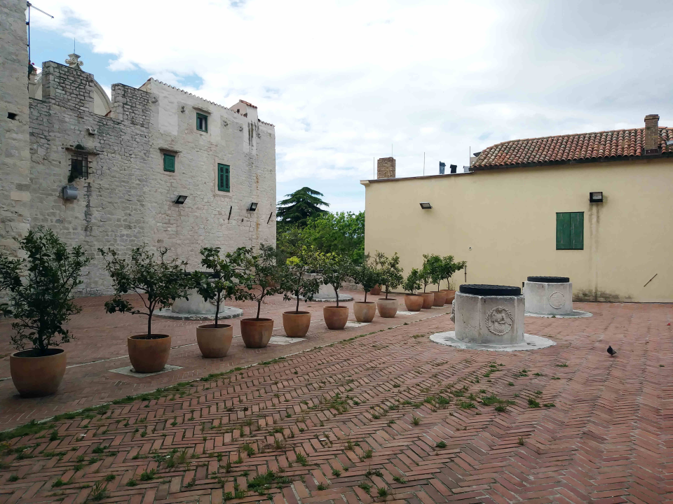 Kako su žedni Šibenčani iz Korčule dovukli graditelja cisterni Jakova Correra da im sagradi Četiri bunara