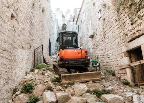 Fotografija 3 - Eskaliralo na eskalatoru: Radovi jutros trebali početi, ljudi koji tvrde da su vlasnici zemljišta zvali policiju