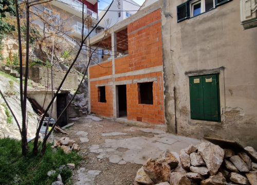 Fotografija 13 - Prodaje se prostrani stan na jedinstvenoj lokaciji u centru Šibenika!