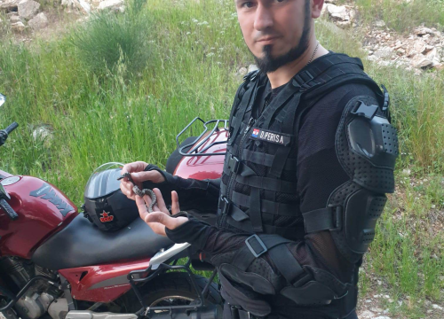 Fotografija 3 - Denis Periša iz garaže na Poljani spasio zmiju: ‘Ne trebate se bojati’