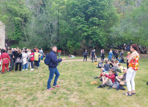 Fotografija 7 - SDP-ovci na Praznik rada dijelili karanfile posjetiteljima na Skradinskom buku: 'Radnička prava ujedno su i ljudska prava'