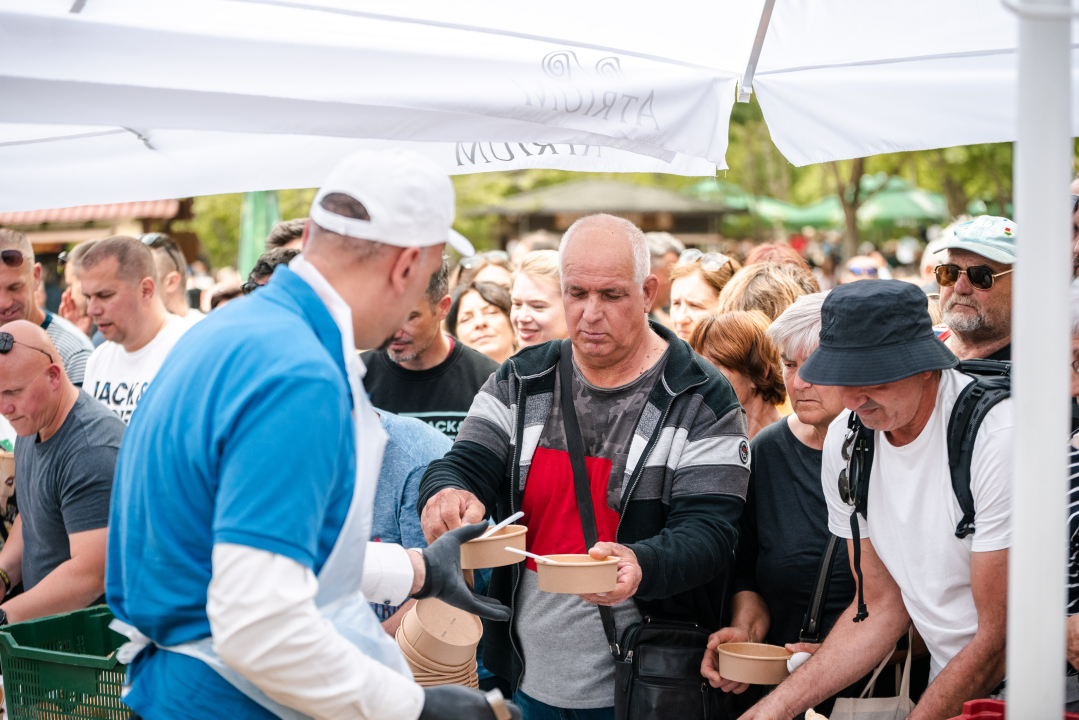 Uz podjelu graha u NP Krka tradicionalno obilježen Praznik rada: 'Sve što imamo stvorili smo svojim radom'