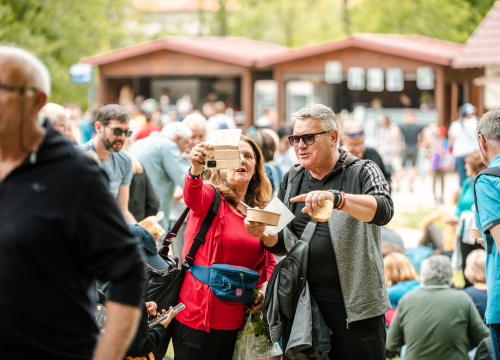 Fotografija 30 - Uz podjelu graha u NP Krka tradicionalno obilježen Praznik rada: 'Sve što imamo stvorili smo svojim radom'