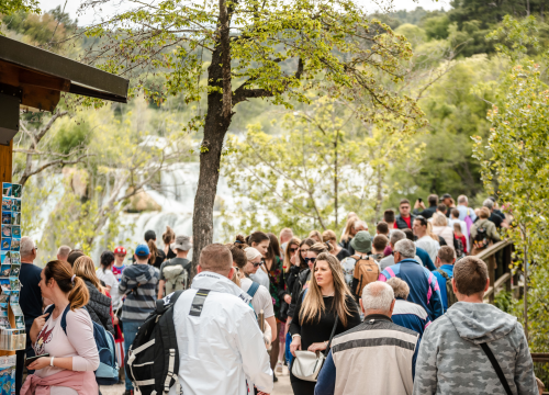Fotografija 37 - Uz podjelu graha u NP Krka tradicionalno obilježen Praznik rada: 'Sve što imamo stvorili smo svojim radom'