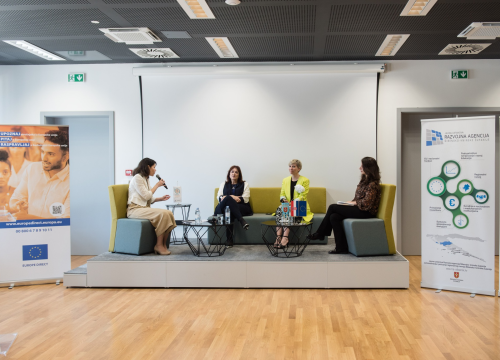 Fotografija 6 - Dubravka Šuica u Šibeniku: 'Želimo širokopojasnim internetom i 5G mrežom pokriti svako selo u EU'