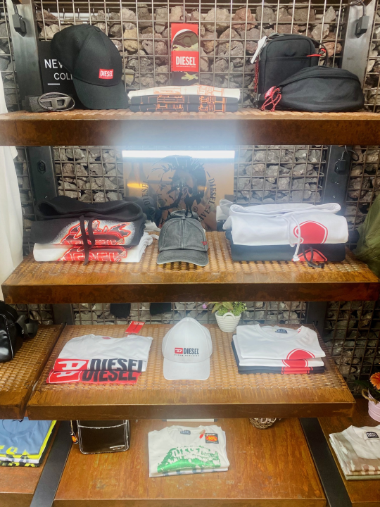 Fashion Box nudi najtrendi komade poznatih brendova Replay i Diesel!