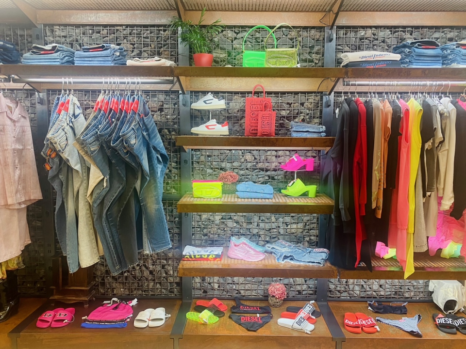 Fashion Box nudi najtrendi komade poznatih brendova Replay i Diesel!