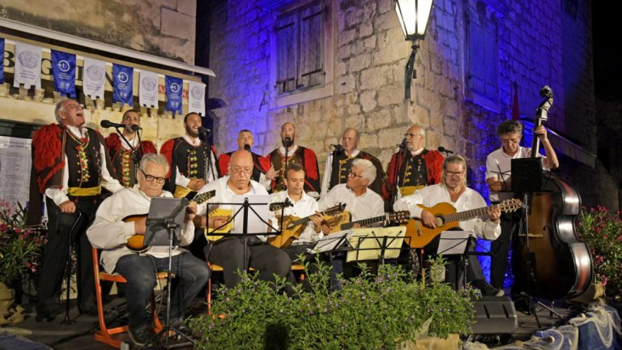 U Omišu održana autorska večer posvećena Anti Barbači