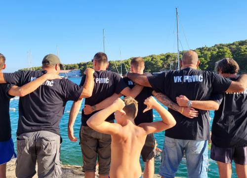 Fotografija 1 - Povijesna utakmica za Prvić Luku: Kako je vaterpolo uzburkao usnulu valu...