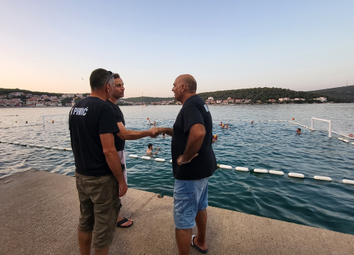 Fotografija 16 - Povijesna utakmica za Prvić Luku: Kako je vaterpolo uzburkao usnulu valu...