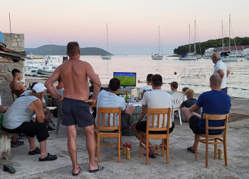 Fotografija 24 - Povijesna utakmica za Prvić Luku: Kako je vaterpolo uzburkao usnulu valu...