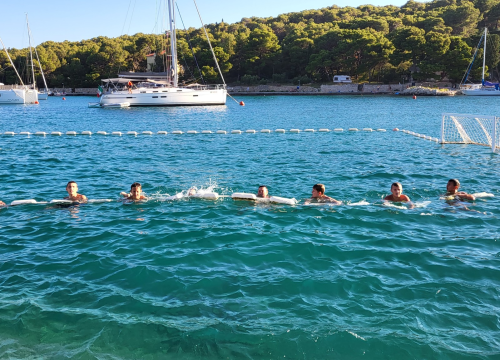 Fotografija 27 - Povijesna utakmica za Prvić Luku: Kako je vaterpolo uzburkao usnulu valu...