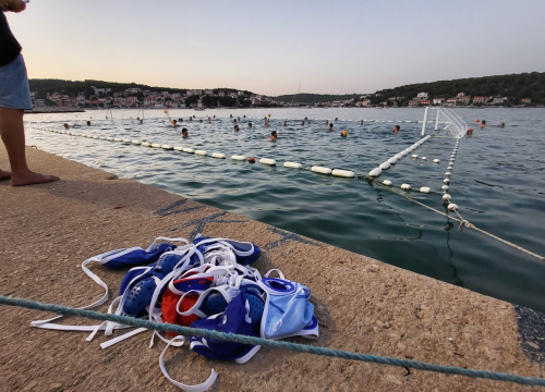 Fotografija 31 - Povijesna utakmica za Prvić Luku: Kako je vaterpolo uzburkao usnulu valu...