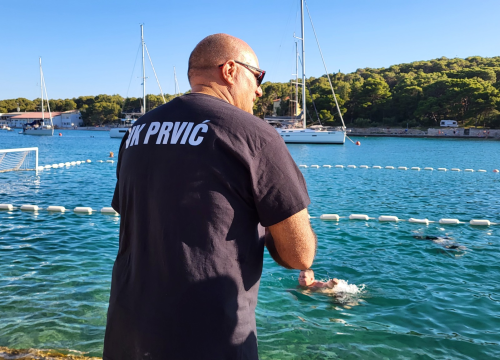 Fotografija 33 - Povijesna utakmica za Prvić Luku: Kako je vaterpolo uzburkao usnulu valu...