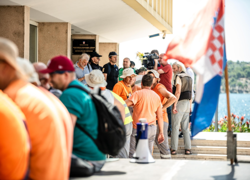 Fotografija 8 - Radnici Cesta Šibenik održali novi prosvjed: 'Župan uništava ovu tvrtku i ove ljude'