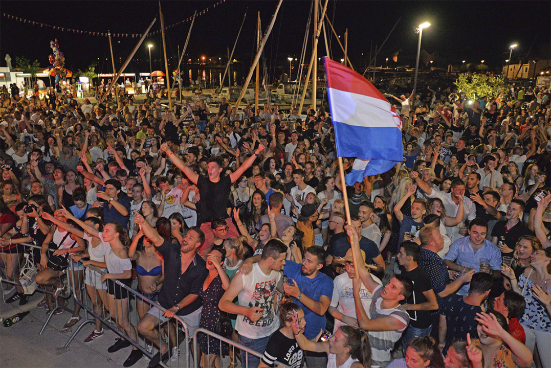 Ne propustite feštu u Betini: Regata Dlan & veslo pa vrhunski koncerti i vatromet!