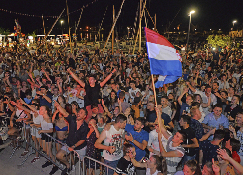 Fotografija 5 - Ne propustite feštu u Betini: Regata Dlan & veslo pa vrhunski koncerti i vatromet!