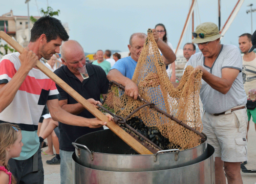 Fotografija 6 - Ne propustite feštu u Betini: Regata Dlan & veslo pa vrhunski koncerti i vatromet!