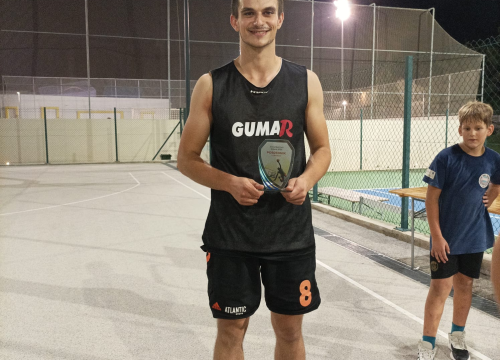 Fotografija 2 - 'Antimarkuni' pobjednici Streetballa u Jezerima