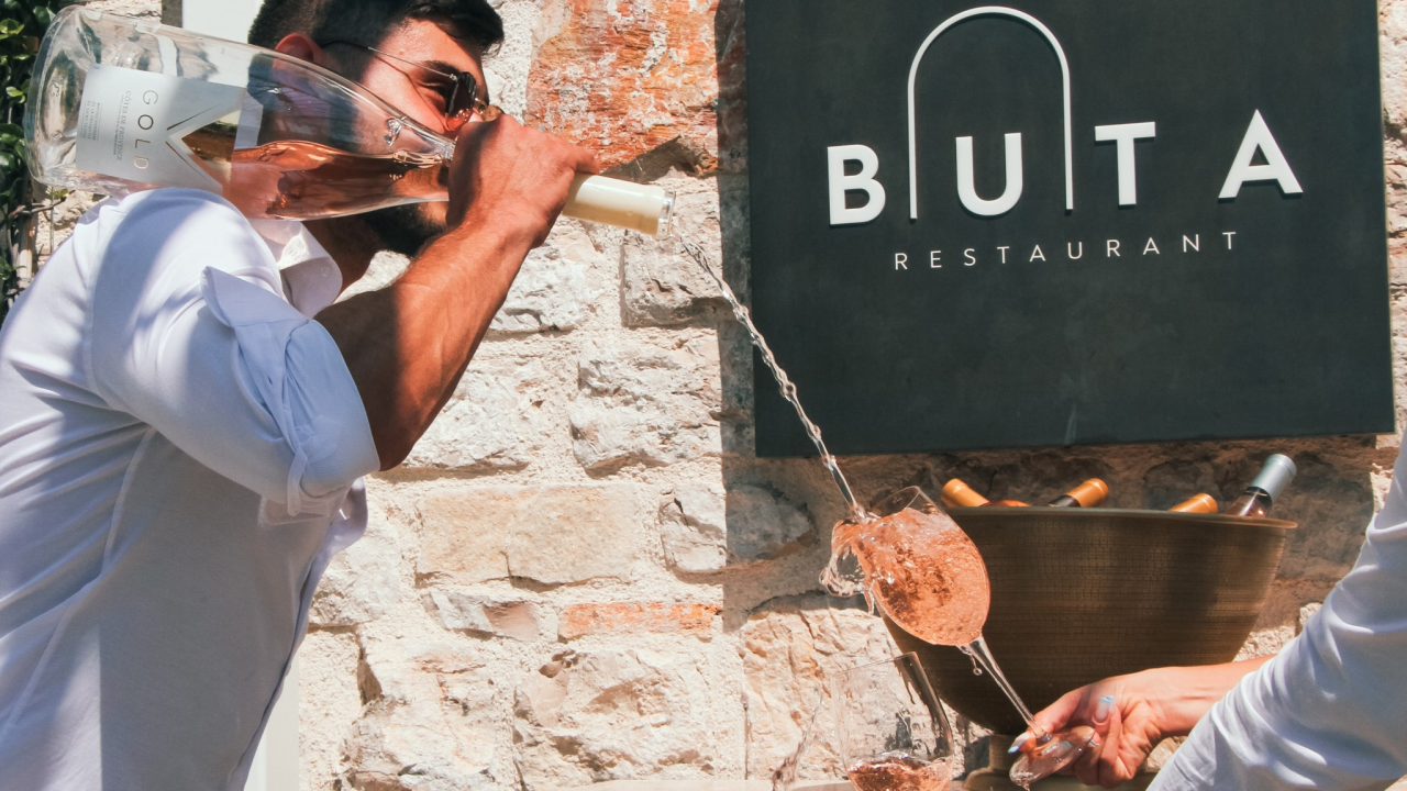 Uživajte u vrhunskoj vinskoj kapljici na 'Rose Flavor Fusionu' u Bute!