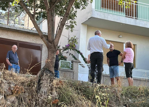 Fotografija 3 - Stanari Rendićeve ulice dobili obećanje o sanaciji, pročelnik Jurić: 'Nisam došao ovdje kao neprijatelj'