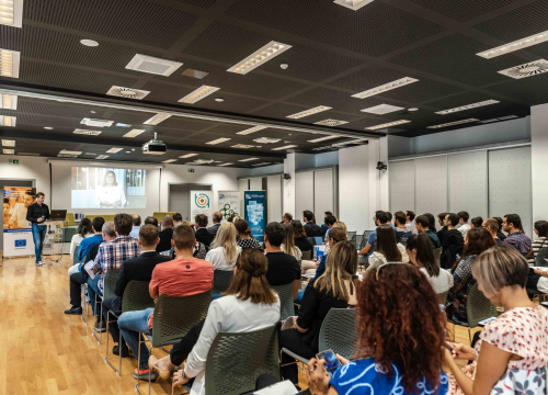Fotografija 16 - U ABC-u održana konferencija 'Forum nove generacije': 'Vaš glas je bitan i svi ga želimo čuti'