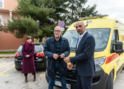 Fotografija 1 - Šibenska Hitna dobila novo vozilo: 'Naš vozni park je sad sigurniji za pacijente i djelatnike'