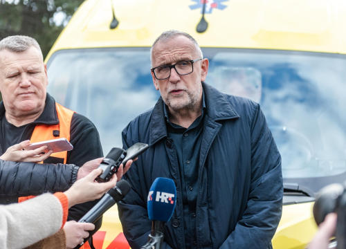 Fotografija 9 - Šibenska Hitna dobila novo vozilo: 'Naš vozni park je sad sigurniji za pacijente i djelatnike'