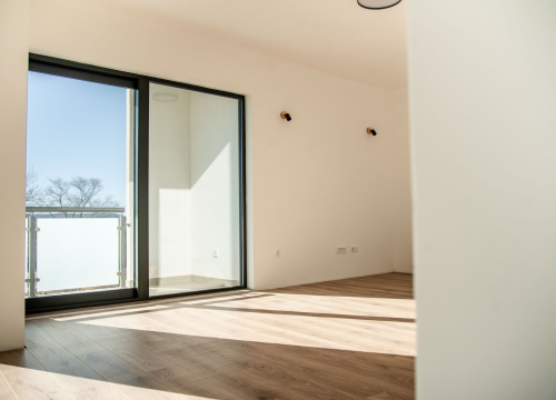 Fotografija 6 - Iznajmljuje se atraktivan i prostran poslovni prostor u Ražinama!