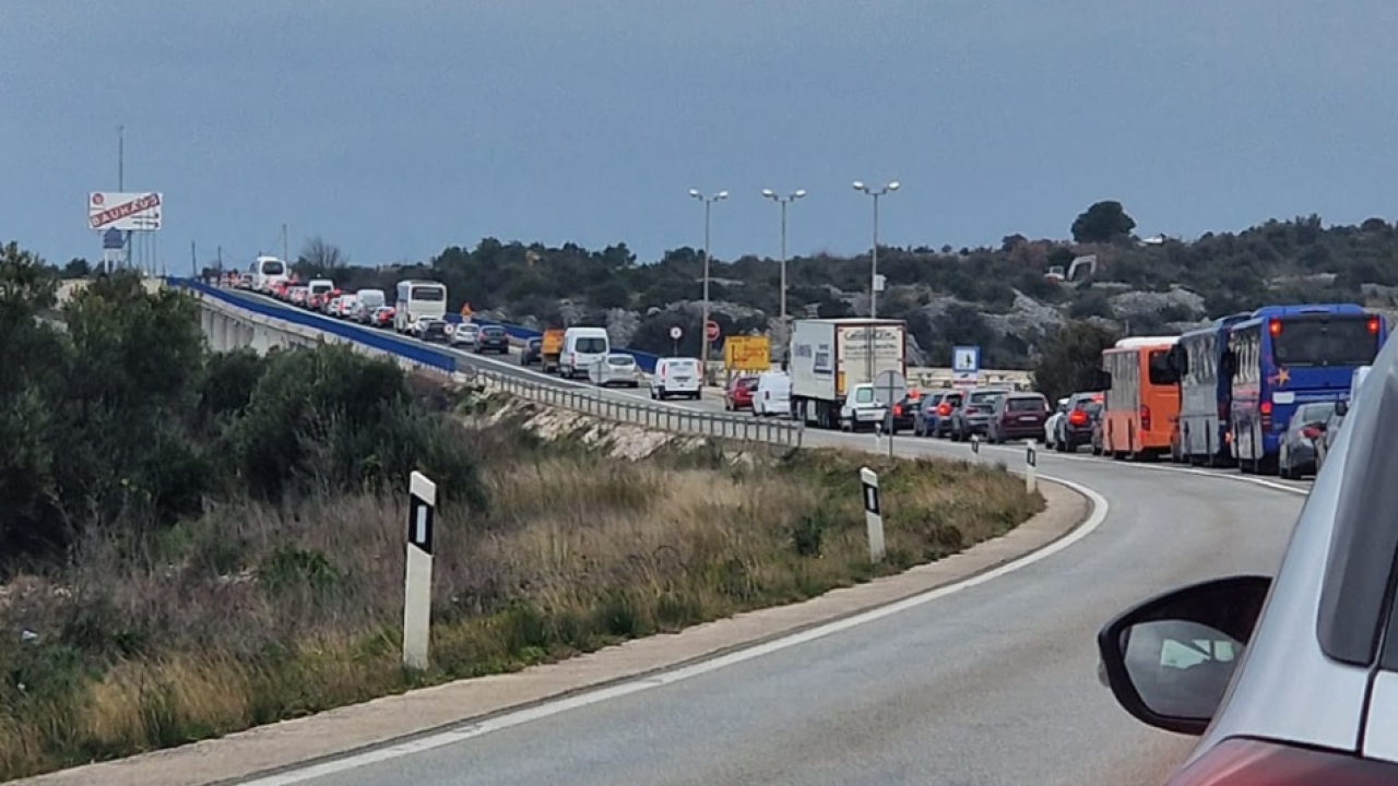 Šibenski most: Regulacija prometa je modificirana, gužvi više ne bi trebalo biti