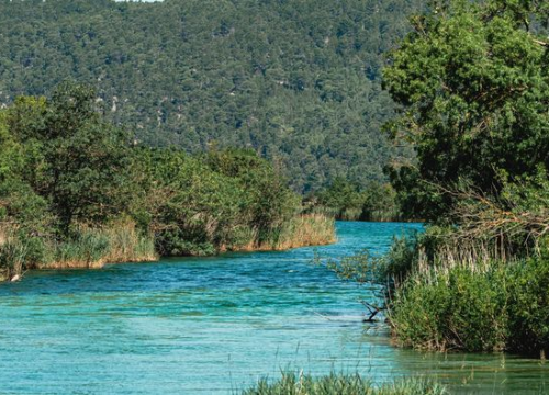 Zaljubljeni u čitanje: Akcija 'Knjiga od srca' ponovno u suvenirnicama JU 'NP Krka'