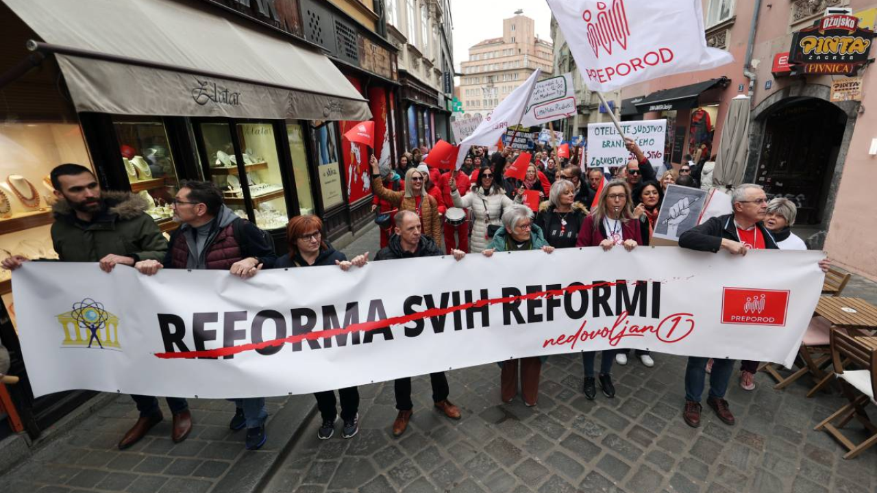 Prosvjed na Markovom trgu: Zaposleni u znanosti i obrazovanju traže pravedne koeficijente