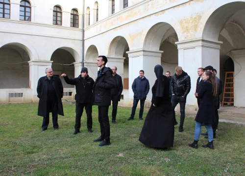 Fotografija 3 - Održan team building članova Odbora HBK-a za mlade, biskup Rogić predslavio misu