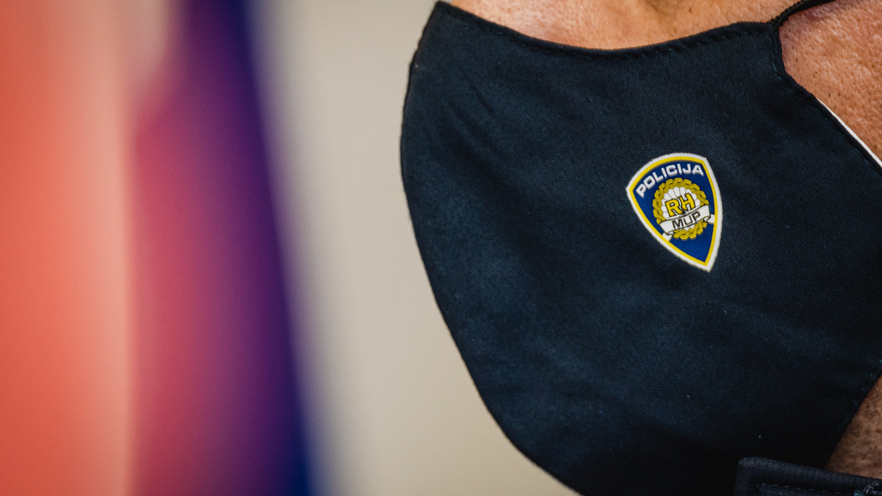 Pijane djevojke divljale u zagrebačkom hotelu, jedna ugrizla policajca