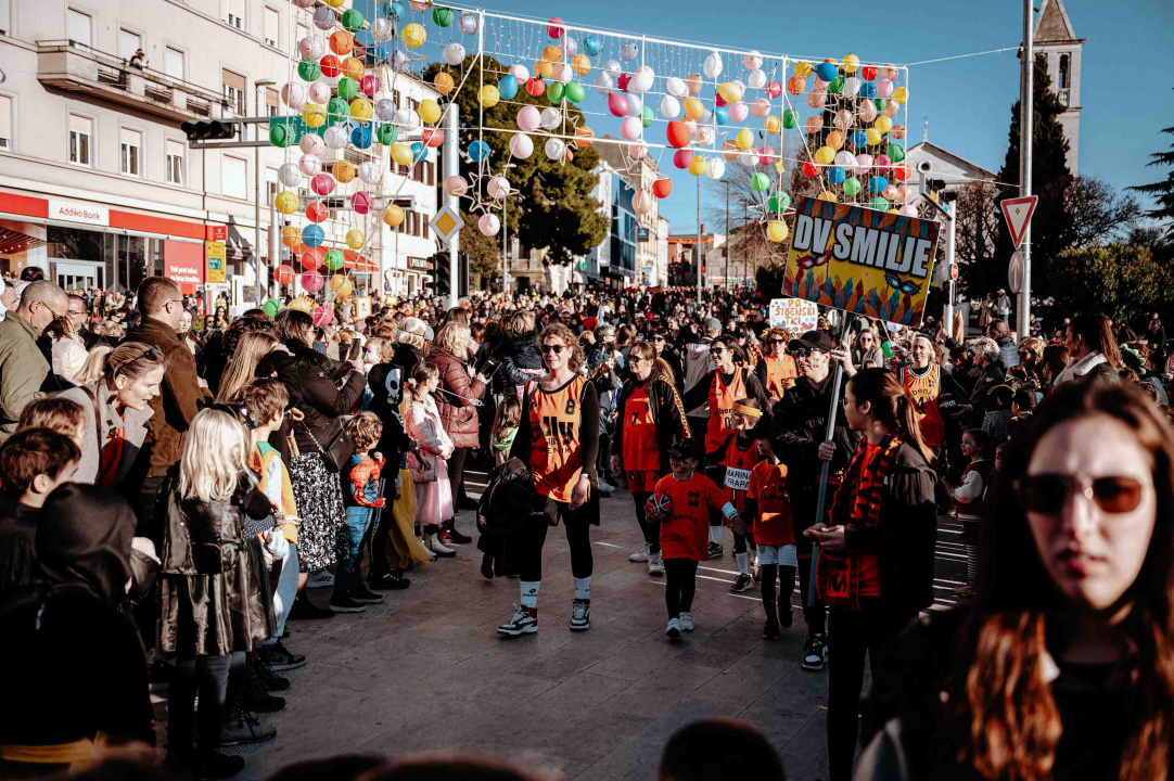 Maškarana povorka prošla kroz grad (2. dio): Najbolja maska Lego, najprovokativnija Oko sokolovo