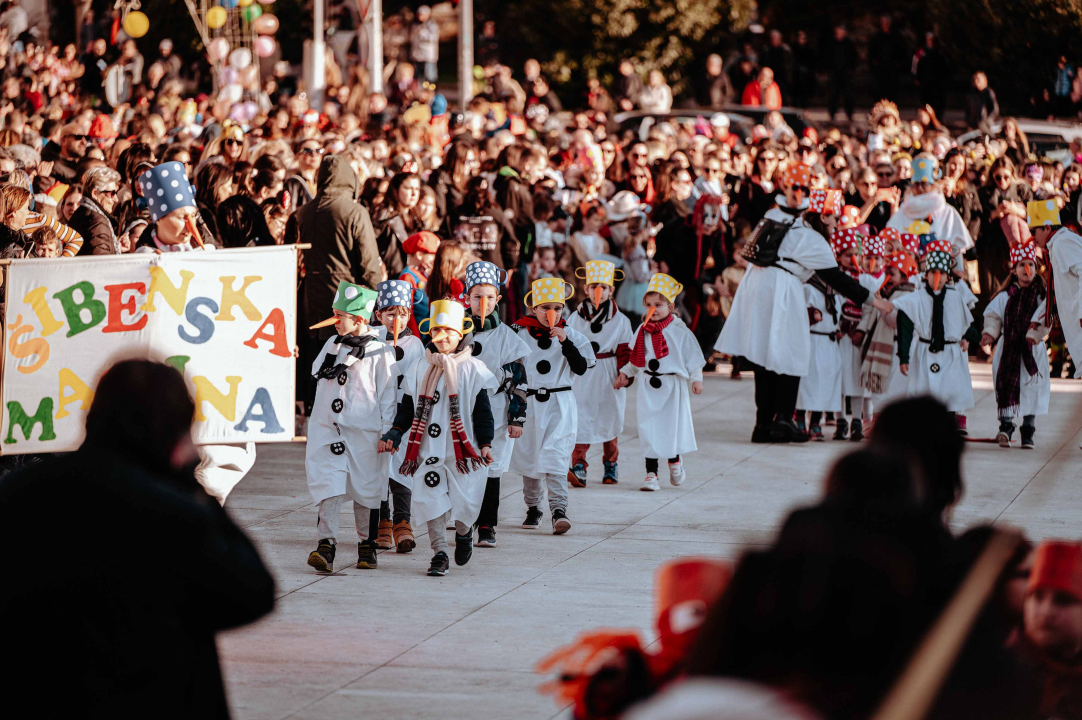 Maškarana povorka prošla kroz grad (2. dio): Najbolja maska Lego, najprovokativnija Oko sokolovo