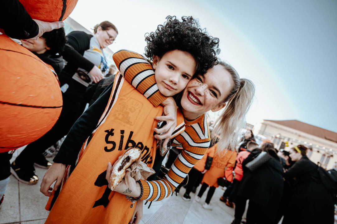 Maškarana povorka prošla kroz grad (2. dio): Najbolja maska Lego, najprovokativnija Oko sokolovo