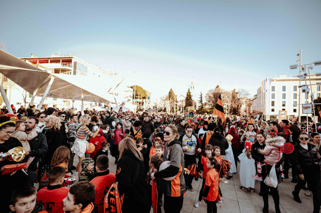 Maškarana povorka prošla kroz grad (2. dio): Najbolja maska Lego, najprovokativnija Oko sokolovo