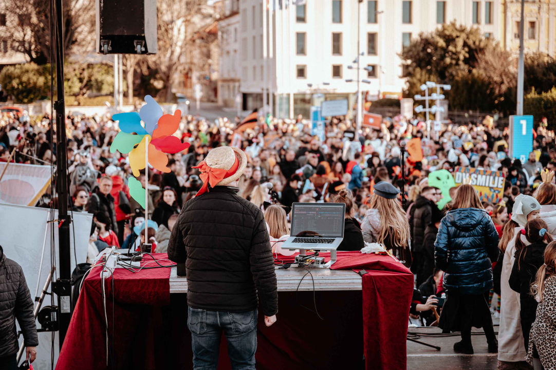 Maškarana povorka prošla kroz grad (2. dio): Najbolja maska Lego, najprovokativnija Oko sokolovo
