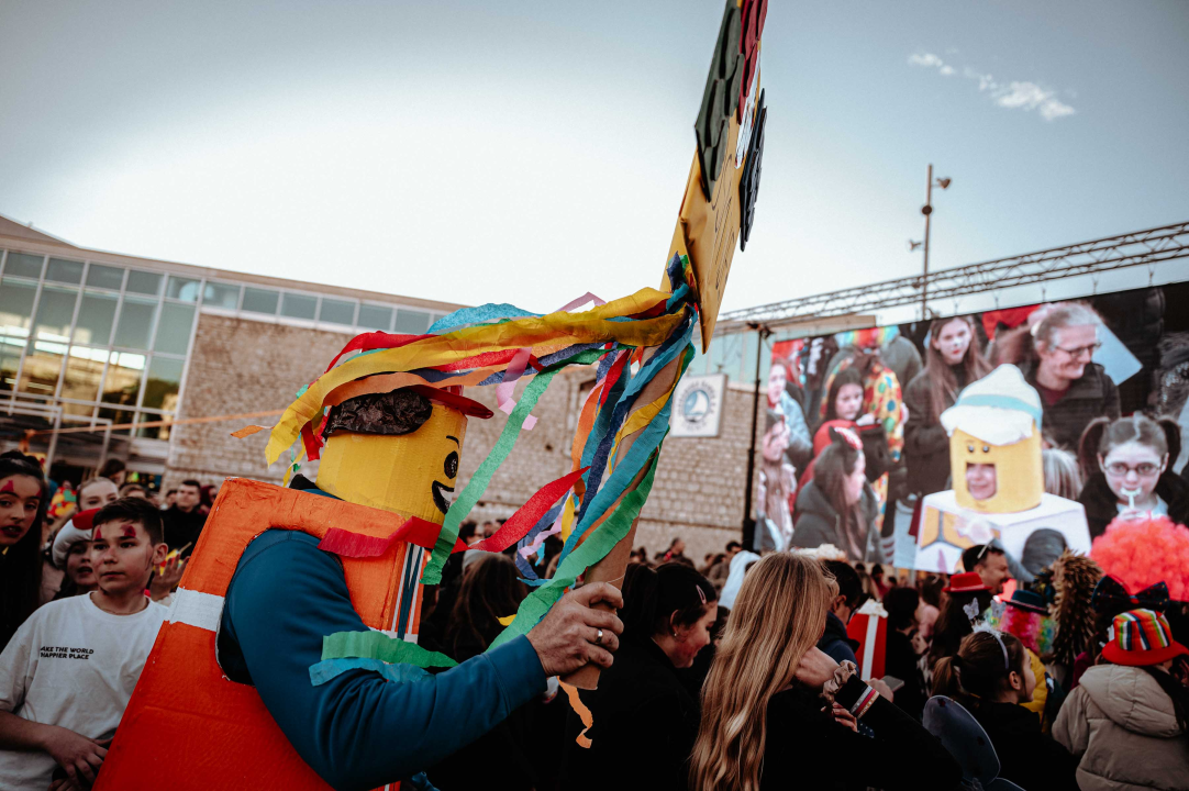 Maškarana povorka prošla kroz grad (2. dio): Najbolja maska Lego, najprovokativnija Oko sokolovo