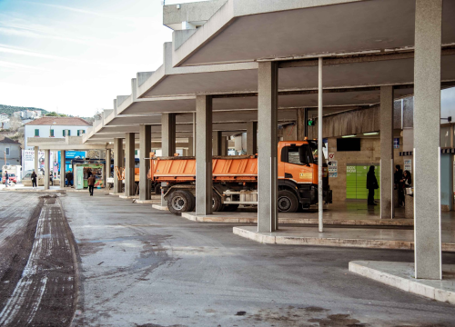 Fotografija 3 - Sanira se kolnik na Autobusnom kolodvoru: Privremeno se mijenjaju lokacije polazaka dijela autobusnih linija