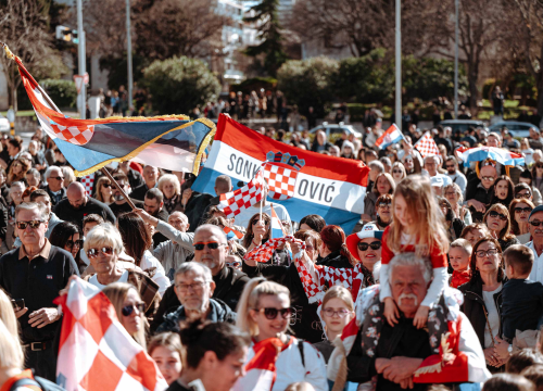 Fotografija 13 - Šibenčani masovno dočekali svjetske prvake, Tucak: 'Gdje god pođem osjećam ljubav koju mi pružate'