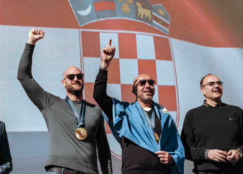 Fotografija 25 - Šibenčani masovno dočekali svjetske prvake, Tucak: 'Gdje god pođem osjećam ljubav koju mi pružate'