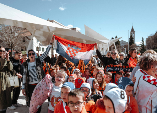 Fotografija 6 - Šibenčani masovno dočekali svjetske prvake, Tucak: 'Gdje god pođem osjećam ljubav koju mi pružate'