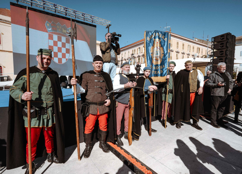 Fotografija 10 - Šibenčani masovno dočekali svjetske prvake, Tucak: 'Gdje god pođem osjećam ljubav koju mi pružate'