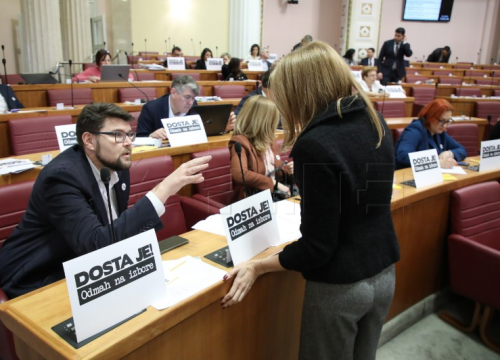 Grbin: Vrijeme je za izbore; HDZ: Bit će kad većina odluči