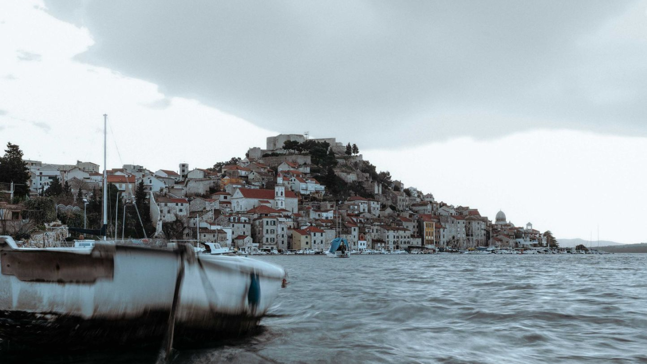 Žirje i Kaprije odsječeni od kopna, brod ne pristaje u Prvić Luku