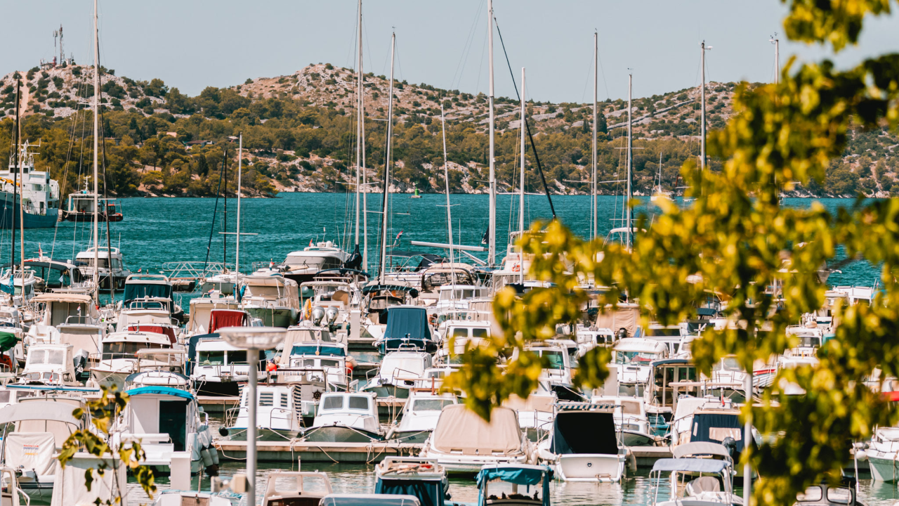 Uvodi se naplata parkinga u Vrnaži, grad otvorio javno savjetovanje