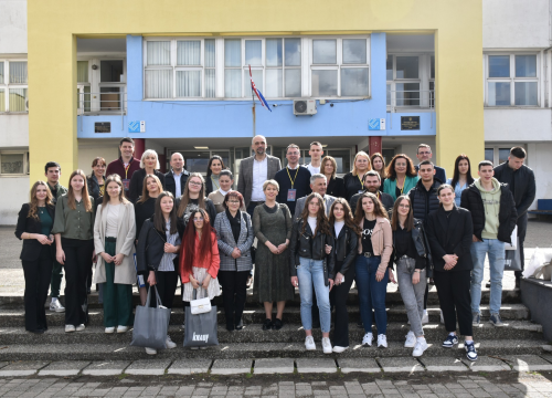 U kninskoj srednjoj školi održano regionalno natjecanje Poslovni izazov 2024. za regiju Jug