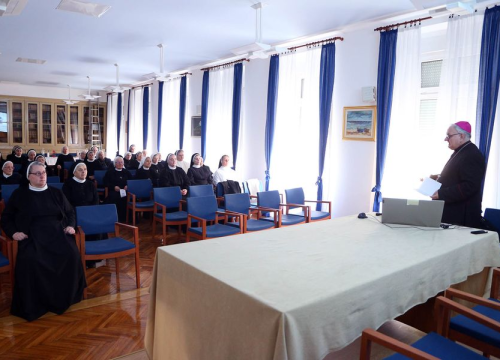 Fotografija 5 - Održan korizmeni susret redovnica i biskupa Tomislava Rogića